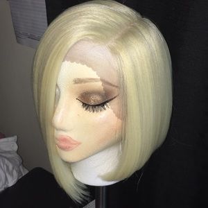 Short blonde bob! Synthetic and Side parted